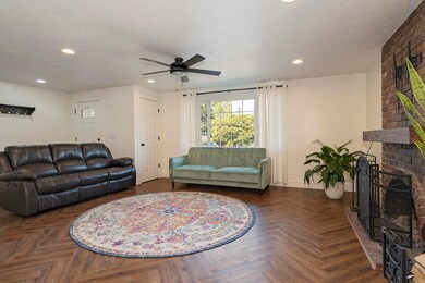 2136 E McAndrews Rd, Medford, OR 97504 - photo 7