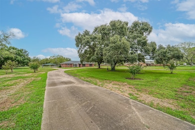 7201 Cemetary Rd, Manvel, TX 77578 - photo 3