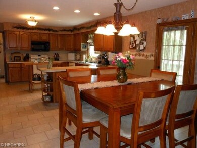 Check out this huge oak kitchen with plenty of roo