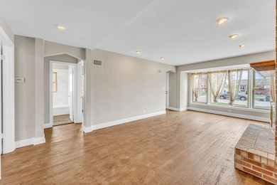 10026 S Spaulding Ave, Evergreen Park, IL 60805 - photo 2