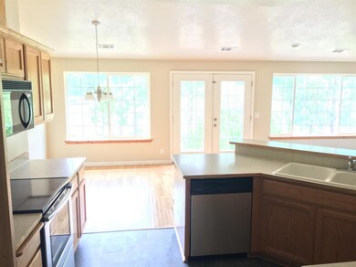 462 S Junction Ave, Cave Junction, OR 97523 - photo 4