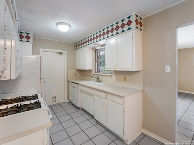 4835 Lakewood Dr, San Antonio, TX 78220 - photo 6