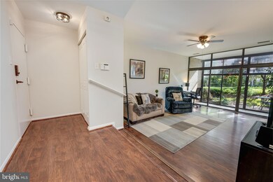 1627 Parkcrest Cir unit 101, Reston, VA 20190 - photo 2