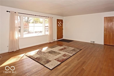 210 W Sycamore St, Zionsville, IN 46077 - photo 5