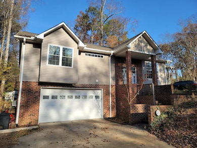 121 Cherokee Dr, Greenwood, SC 29646 - photo 2