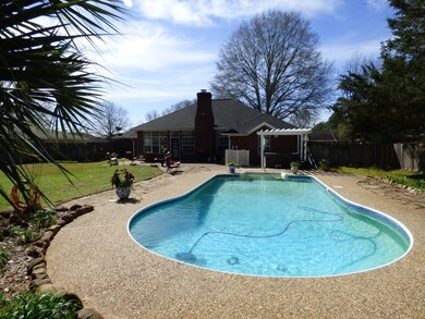 709 Oakview Dr, Nacogdoches, TX 75965 - photo 2