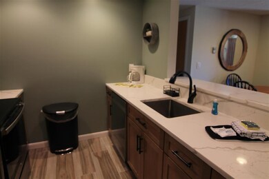 48 Cooper Memorial Dr unit 202, Lincoln, NH 03251 - photo 3