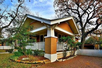 403 N Adams St, Fredericksburg, TX 78624 - photo 6