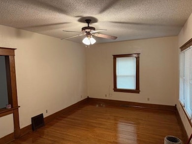 1520 S 20th St, Saint Joseph, MO 64507 - photo 2