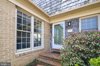 10706 Brewer House Rd, Rockville, MD 20852 - photo 5