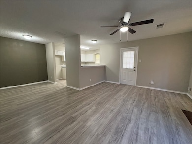 2609 Isbella Dr, Grand Prairie, TX 75052 - photo 3