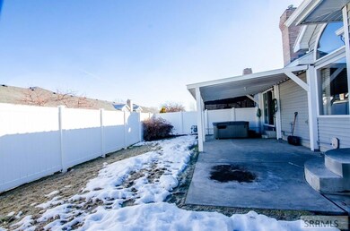 Back Patio w/Hot Tub