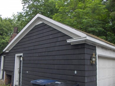 33 Lawrence Rd, Salem, NH 03079 - photo 3