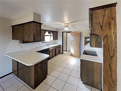 1332 NE 20th Place, Moore, OK 73160 - photo 5