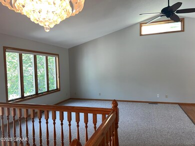 2318 W Fallcreek Ct, Grand Forks, ND 58201 - photo 4