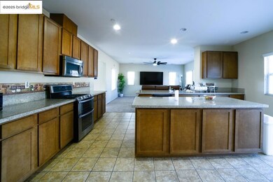 1350 Mistletoe Dr, Beaumont, CA 92223 - photo 5