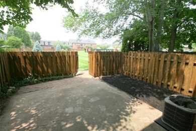 8508 Canterbury Square E, Indianapolis, IN 46260 - photo 2