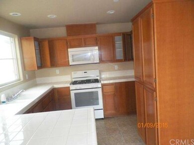 860 W Kemp Ct, Compton, CA 90220 - photo 3