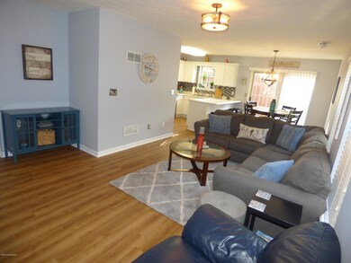 8335 Grand Trevi Dr, Louisville, KY 40228 - photo 5