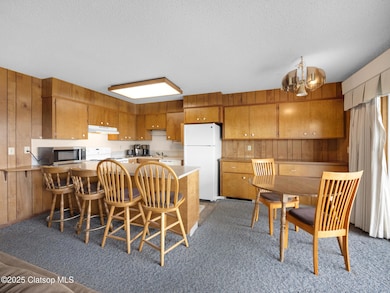 Kitchen dining area