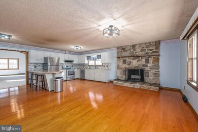 8607 Winchester Grade Rd, Berkeley Springs, WV 25411 - photo 6