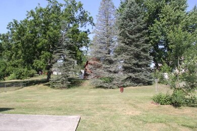 111 E 28th St S, Newton, IA 50208 - photo 4