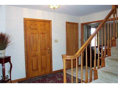 Entry/Foyer.
