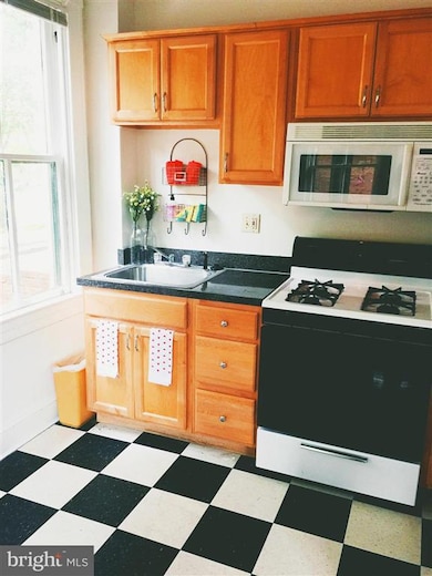 251 Robert St unit 1, Baltimore, MD 21217 - photo 6