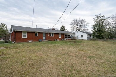 918 Brookwood Dr, New Albany, IN 47150 - photo 6