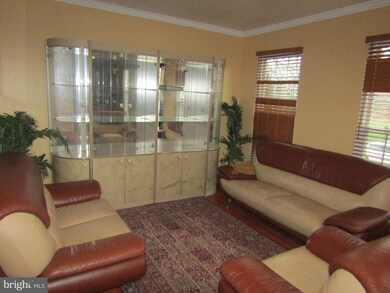 6207 Wood Pointe Dr, Glenn Dale, MD 20769 - photo 7