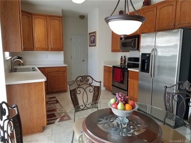 Kitchen w/all appliances to remain