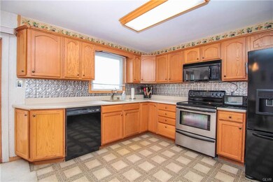 3368 S Front St, Whitehall, PA 18052 - photo 6