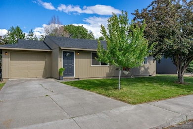 1646 SW 34th St, Redmond, OR 97756 - photo 2