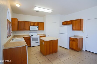 05 Kitchen