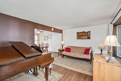 Spacious living room!