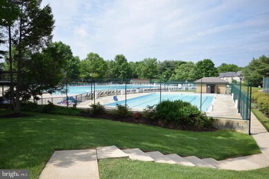 18322 Streamside Dr unit 202, Gaithersburg, MD 20879 - photo 2