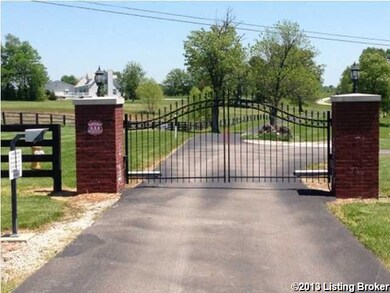 10030 Honey Ln, Louisville, KY 40229 - photo 3