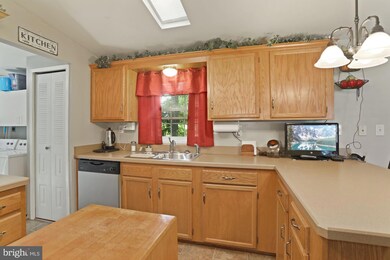 61 Shenandoah Dr, Sicklerville, NJ 08081 - photo 5