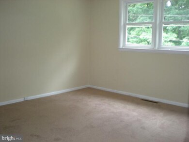 921 Circle Dr, Halethorpe, MD 21227 - photo 5