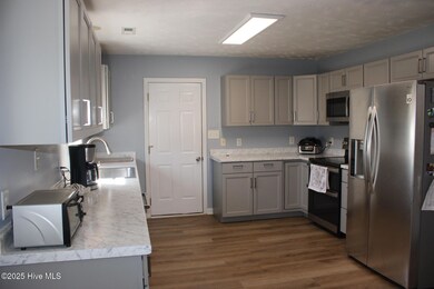 305 Trappers Rd, Hubert, NC 28539 - photo 7