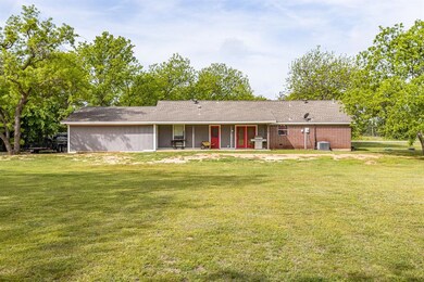 301 Garry Ct, Granbury, TX 76049 - photo 4