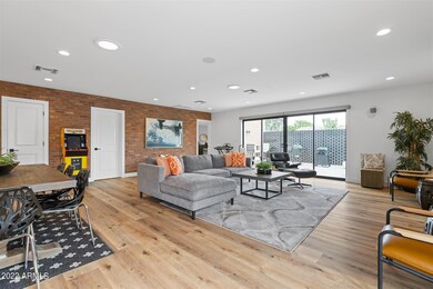 Alexi 4217 N 44th (94)