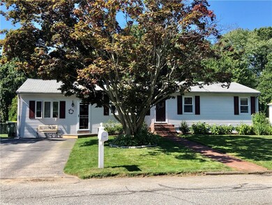 37 Douglas Cir, Greenville, RI 02828 - photo 2