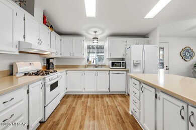 3478 Goldleaf Kitchen 1