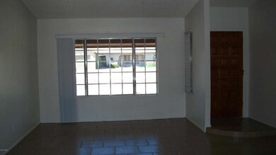 Living Room (2)