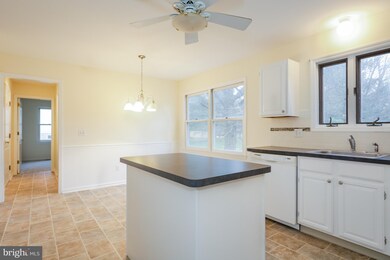 308 Charleston Dr, Wilmington, DE 19808 - photo 4