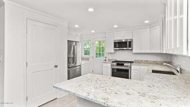 37 Riverside Ln, Riverside, CT 06878 - photo 5