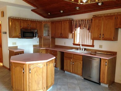 420 Throop St, Dunmore, PA 18512 - photo 5