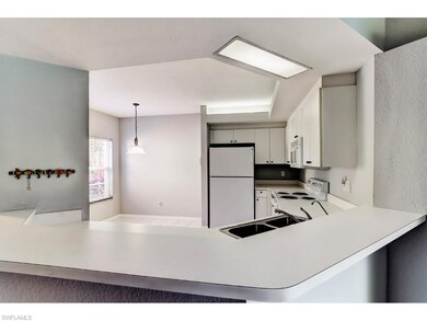 A wraparound breakfast bar, as well as a roomy bre