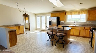 Kitchen & Dining Area